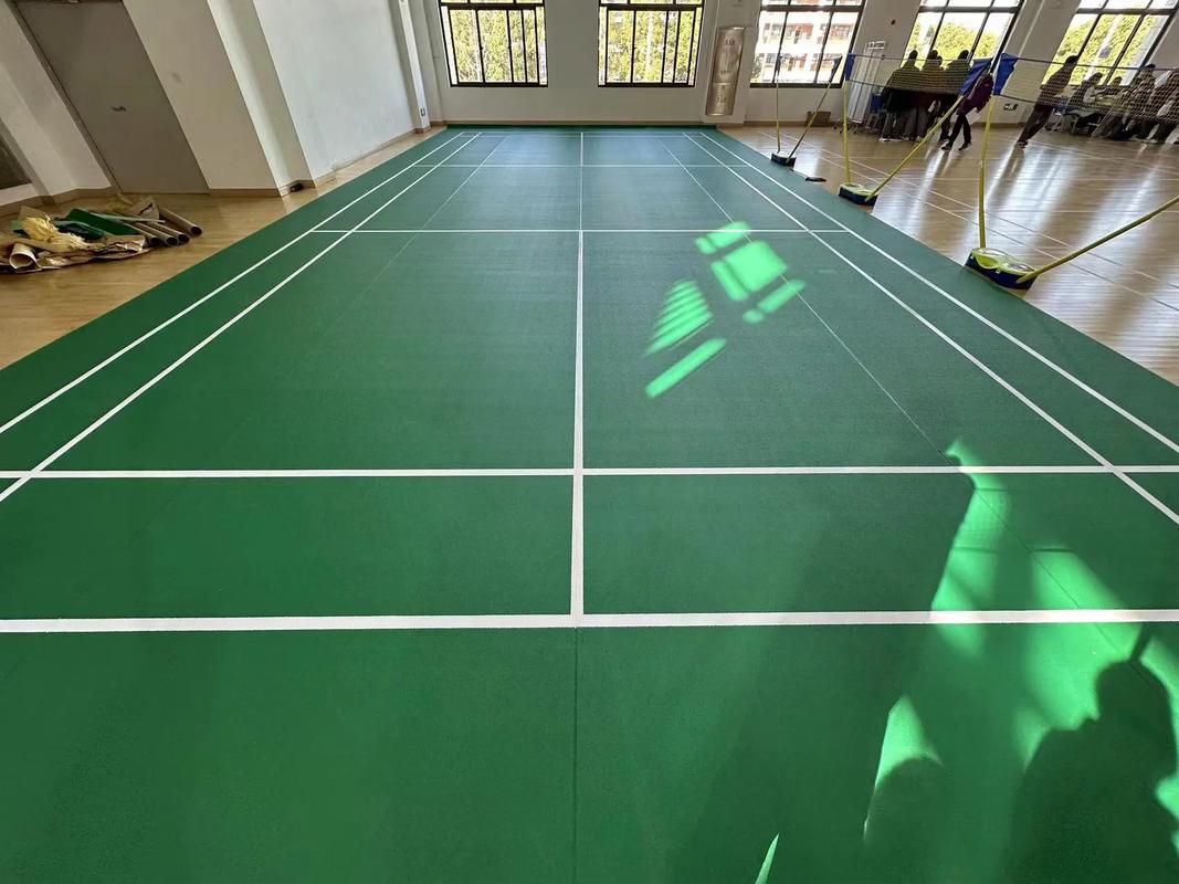 北京石景山与上海宝山羽毛球场地PVC塑胶地板施工顺利完成